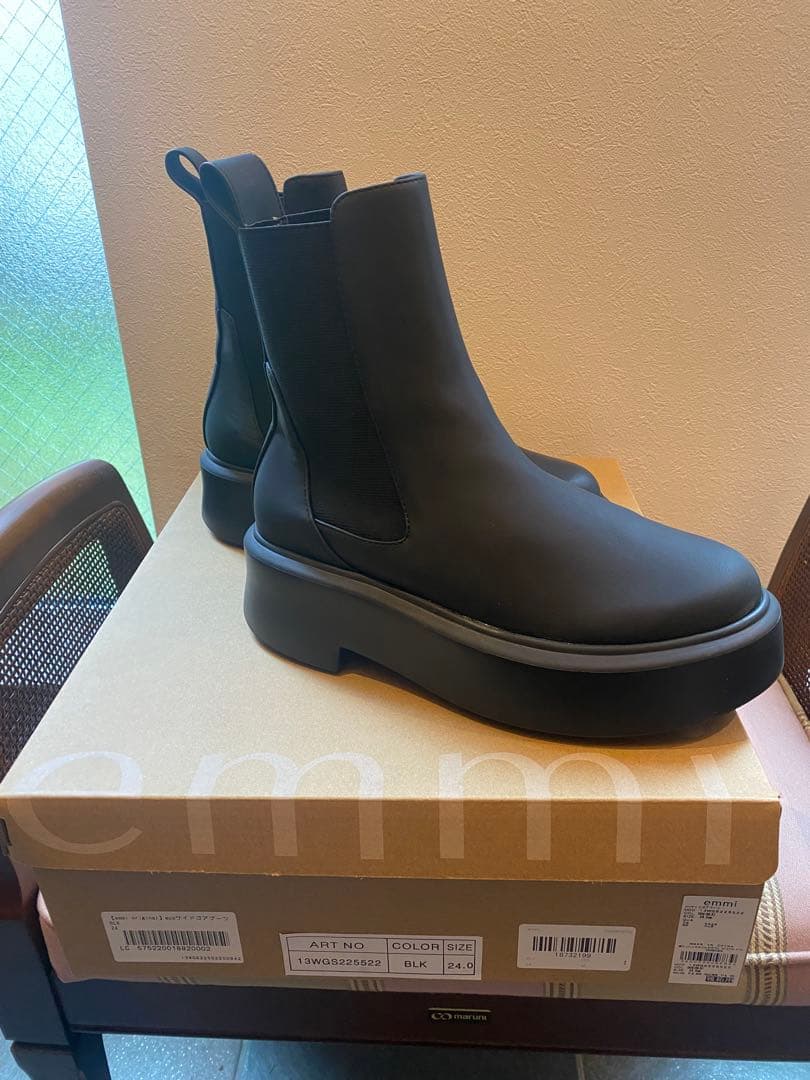 再々値下げ！【美品】　emmi ブラック サイドゴアブーツ　24㎝