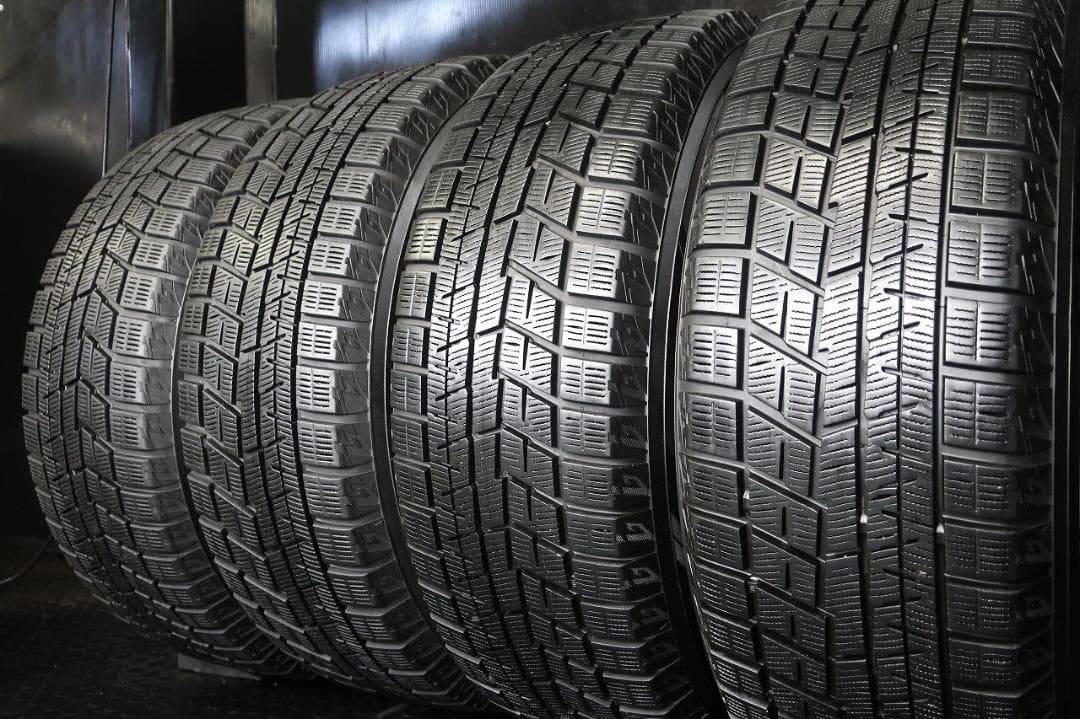 トヨタ純正 200系 クラウン ロイヤル 国産スタッドレス 215/60R16