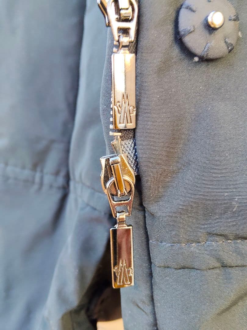 MONCLER　ファー付き黒ロングダウンジャケット