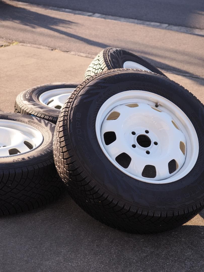 大幅値下げディフェンダー純正18インチスタッドレス4本ノキアン255/70R18