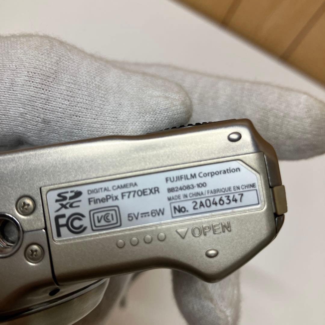 E41 【ジャンク】 FUJIFILM FinePix F770EXR デジカメ