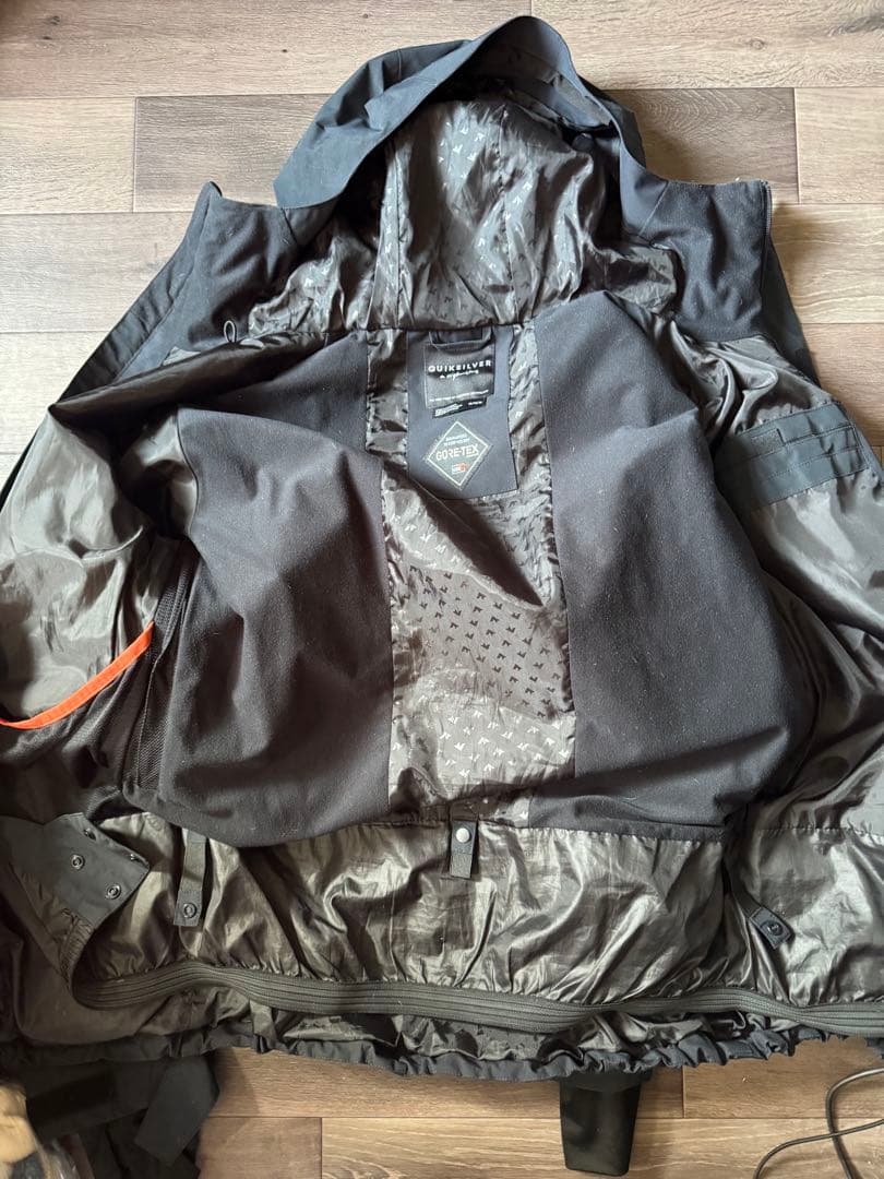 ま*様 Quiksilverゴアテックス　スノーボードウェアセ　M 上下セット