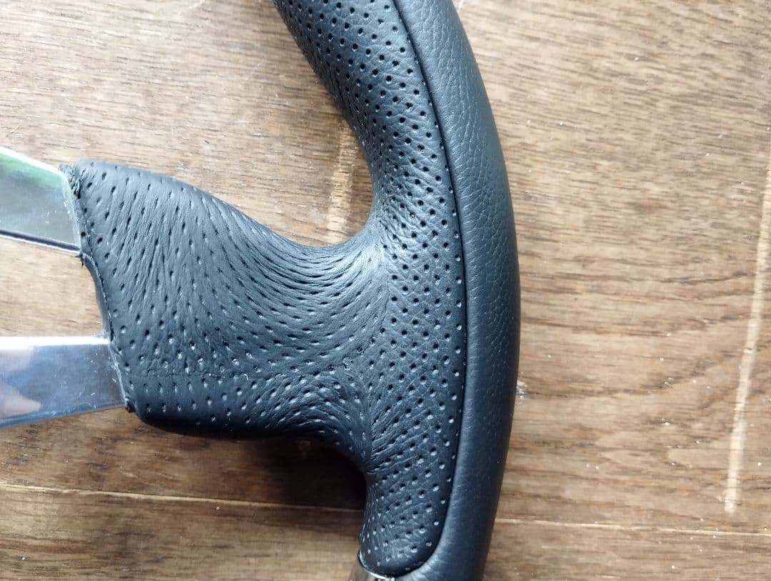 正規品NARDIステアリング綺麗