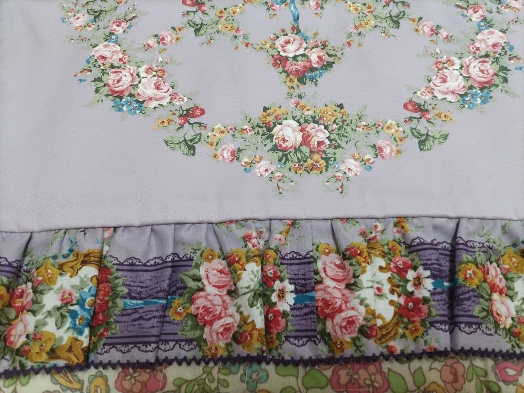 の*ん様 ピンクハウス　クレストフラワー刺繍ブラウス、壁紙模様スカート&バッグ、