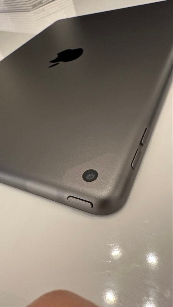 【美品】iPad 第7世代　32GB Wi-Fiモデル　キーボード付き