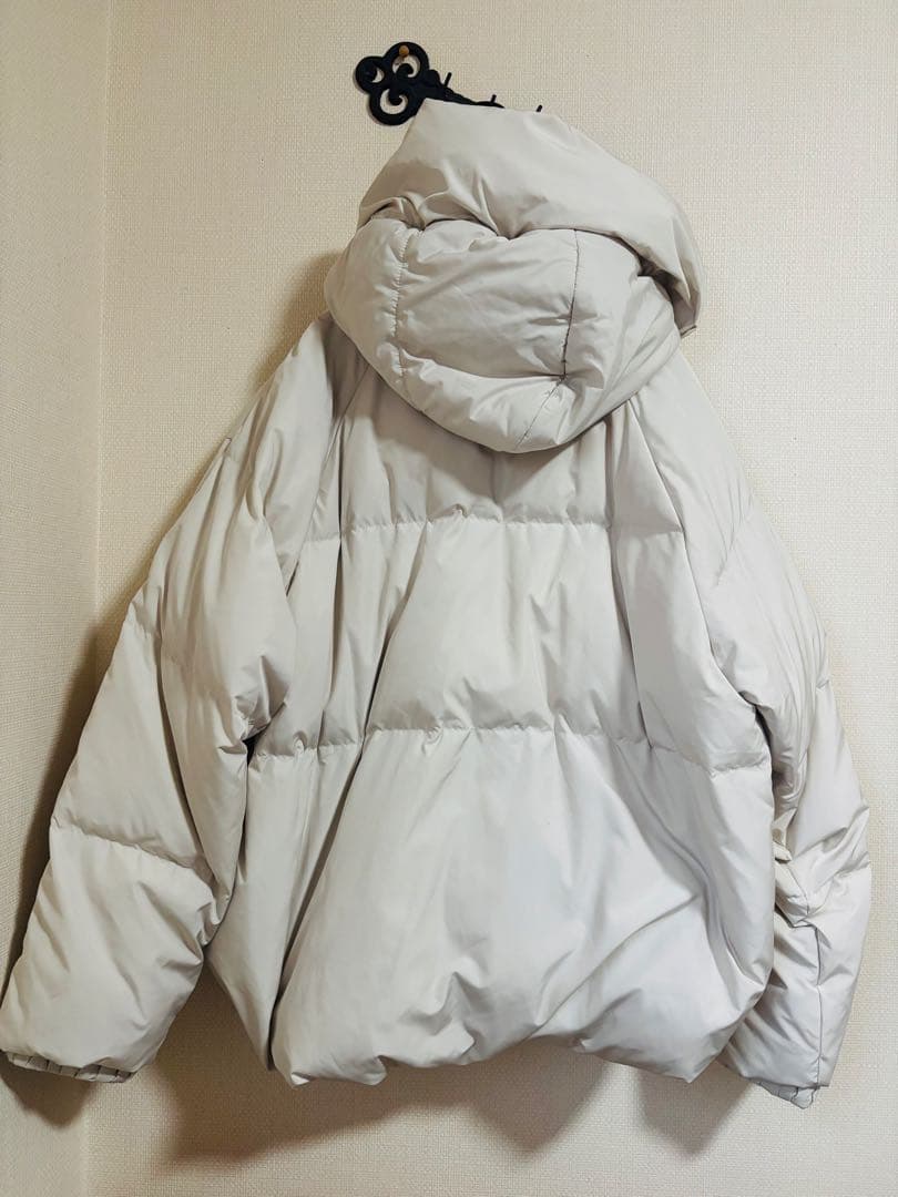 ラ トータリテ　未着用　フード付きホワイトダウンジャケット