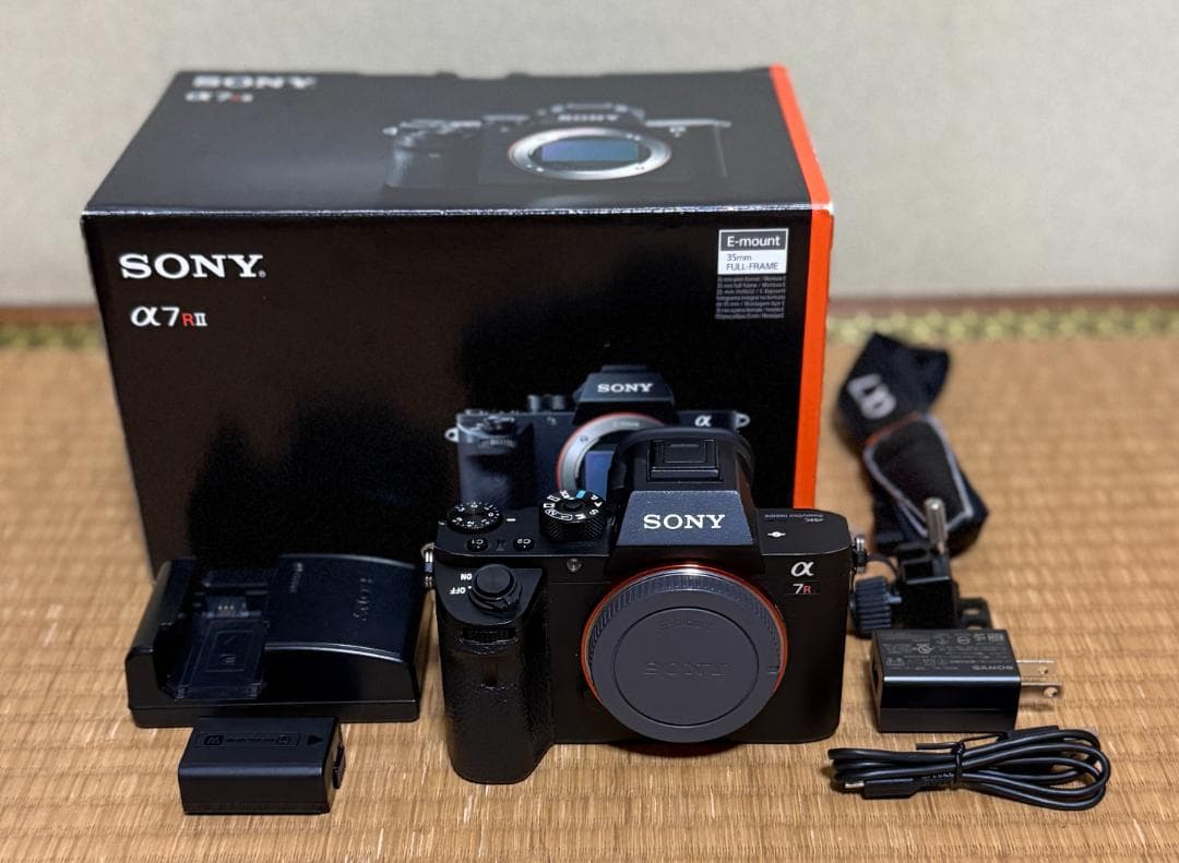 新品級 ソニー α7R II ILCE-7RM2 15,237ショット 付属品