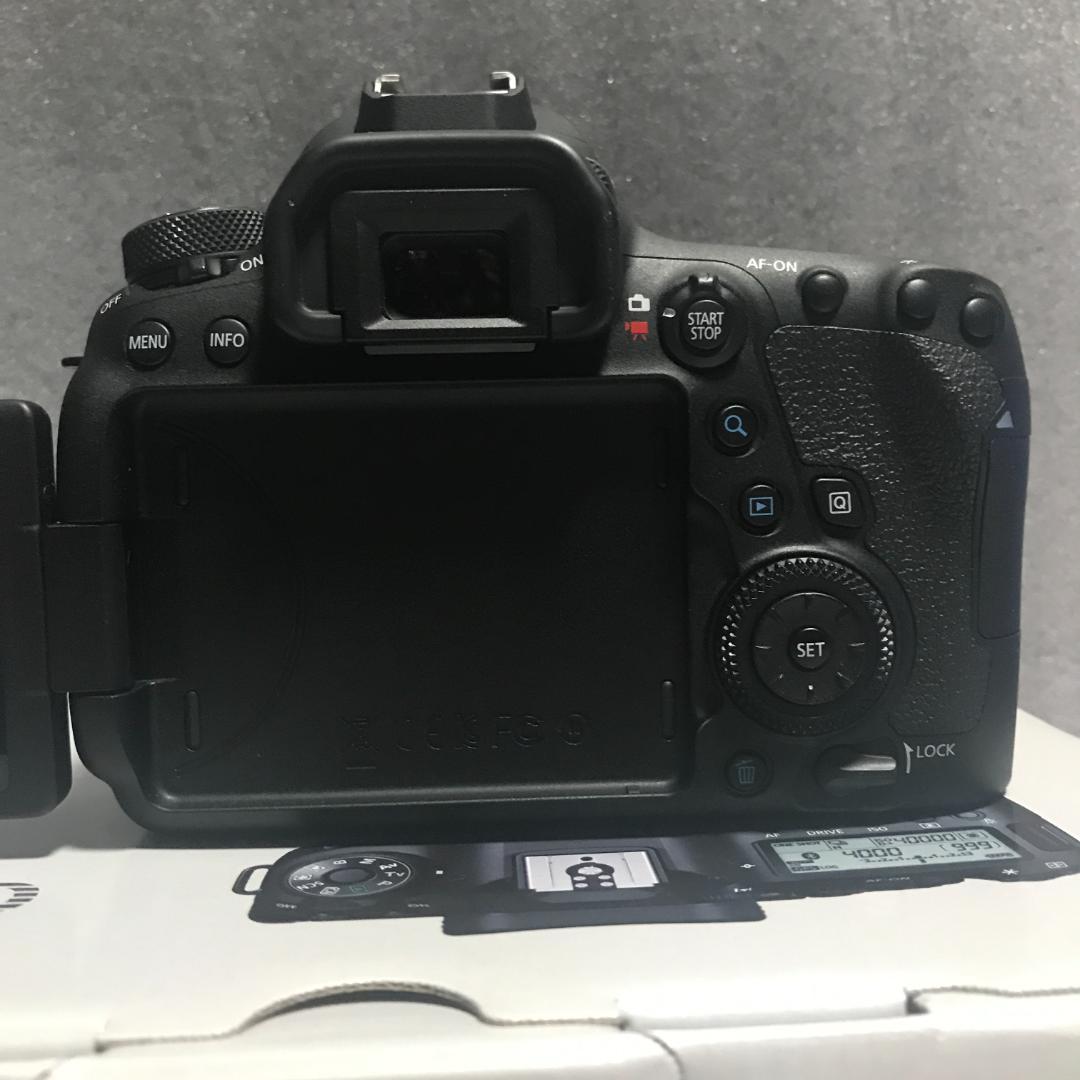 ショット数9,600回 ≪美品≫ EOS 6D Mark II ボディ
