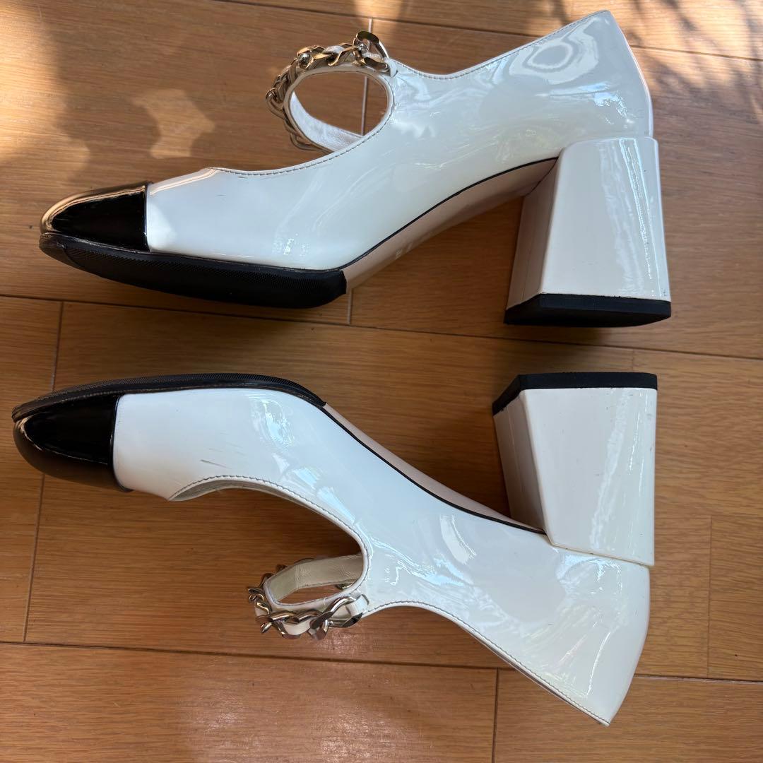 miumiuエナメルバイカラーパール付きパンプスAY