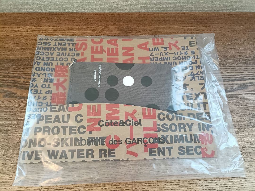 新品 Comme des Garcons x Cote&Ciel iPadケース