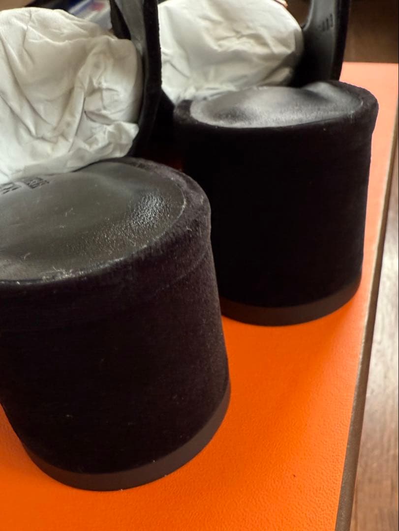 エルメス☆黒スエードストラップ付きミュール