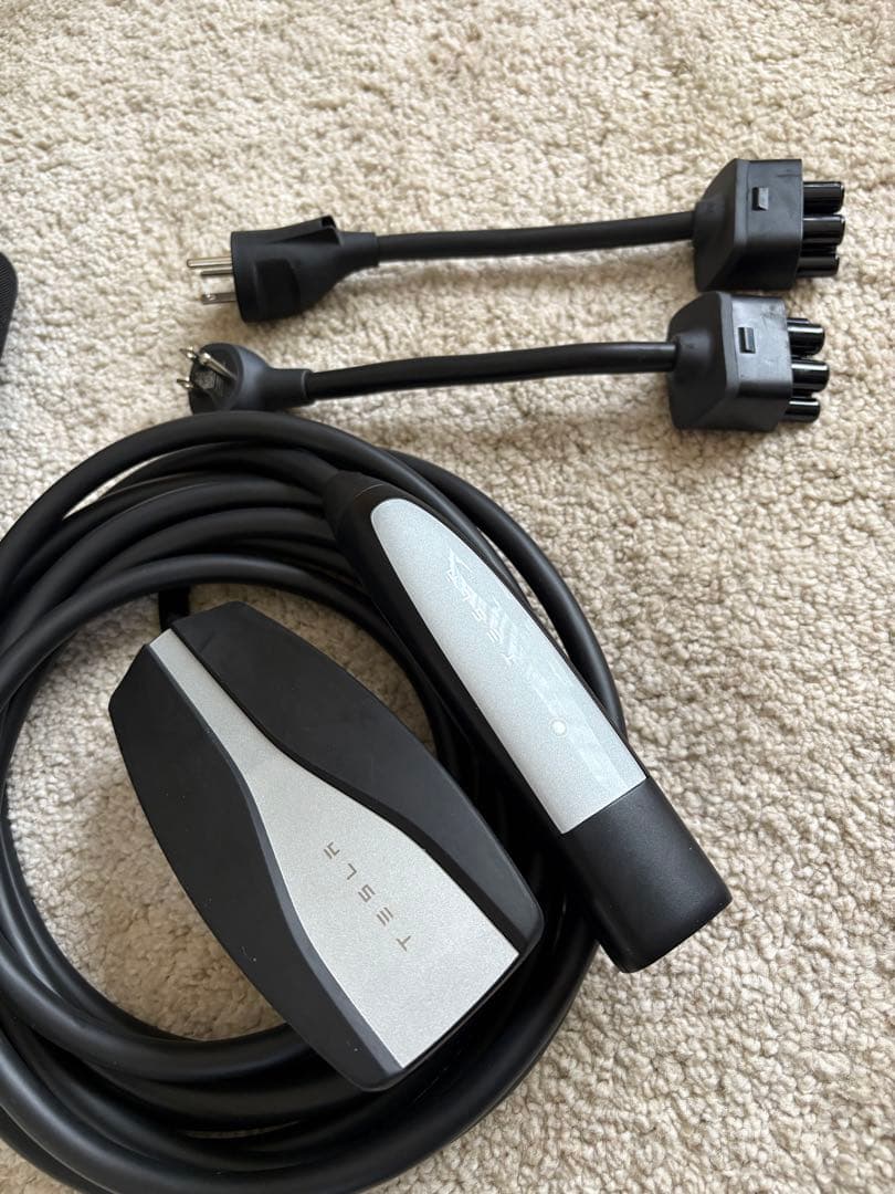 Tesla チャージャーケーブルセット　収納付