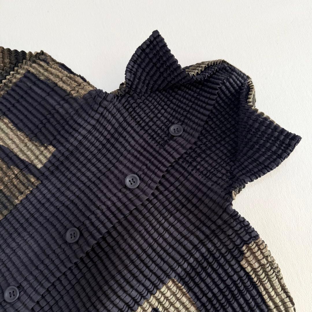 【イッセイミヤケ（T.）】プリーツ長袖シャツ（M）ブラック×カーキ　ブラウス