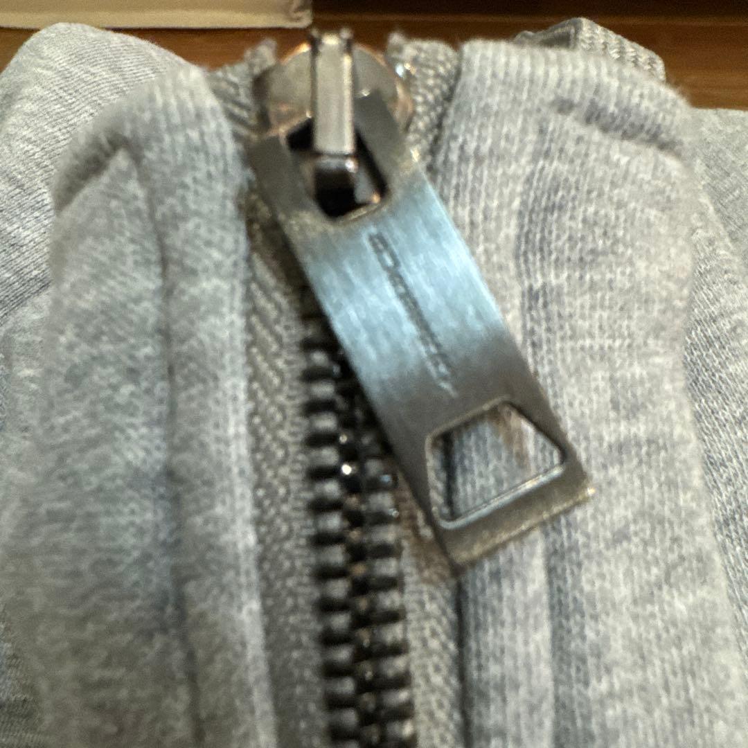 バーバリー　BURBERRY グレー フーディー　ハーフジップ　美品　大人気