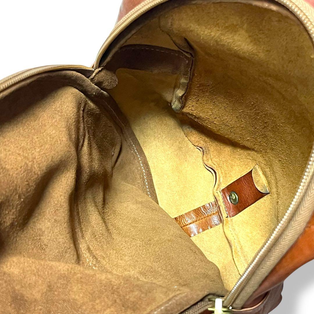 美品✨ IL BISONTE イルビゾンテ ボディバッグ ブラック レザー