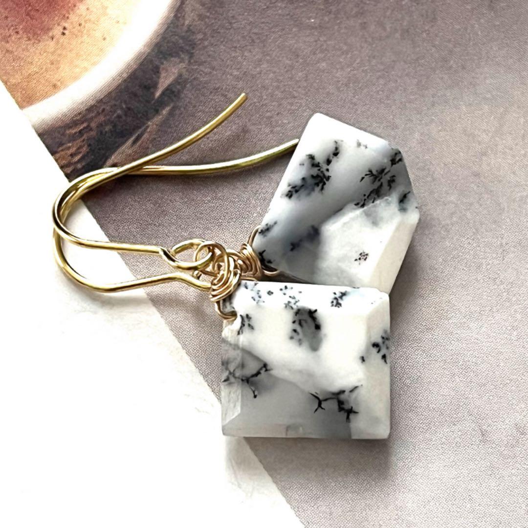 ちか☺︎ 1点作品☆ レインボームーンストーンピアス