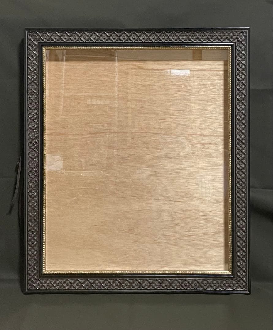 油彩額縁 F12 オーダー額縁 黒い彫刻模様　アンティーク調　木製