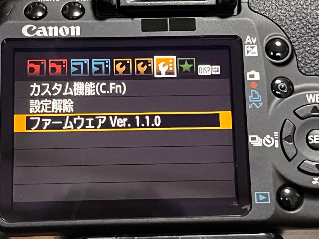 Canon EOS Kiss X3本体とバッテリーチャージャー