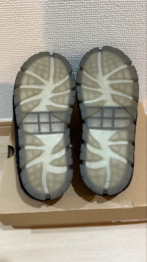 ugg サンダル 厚底 フラッフィータクリア