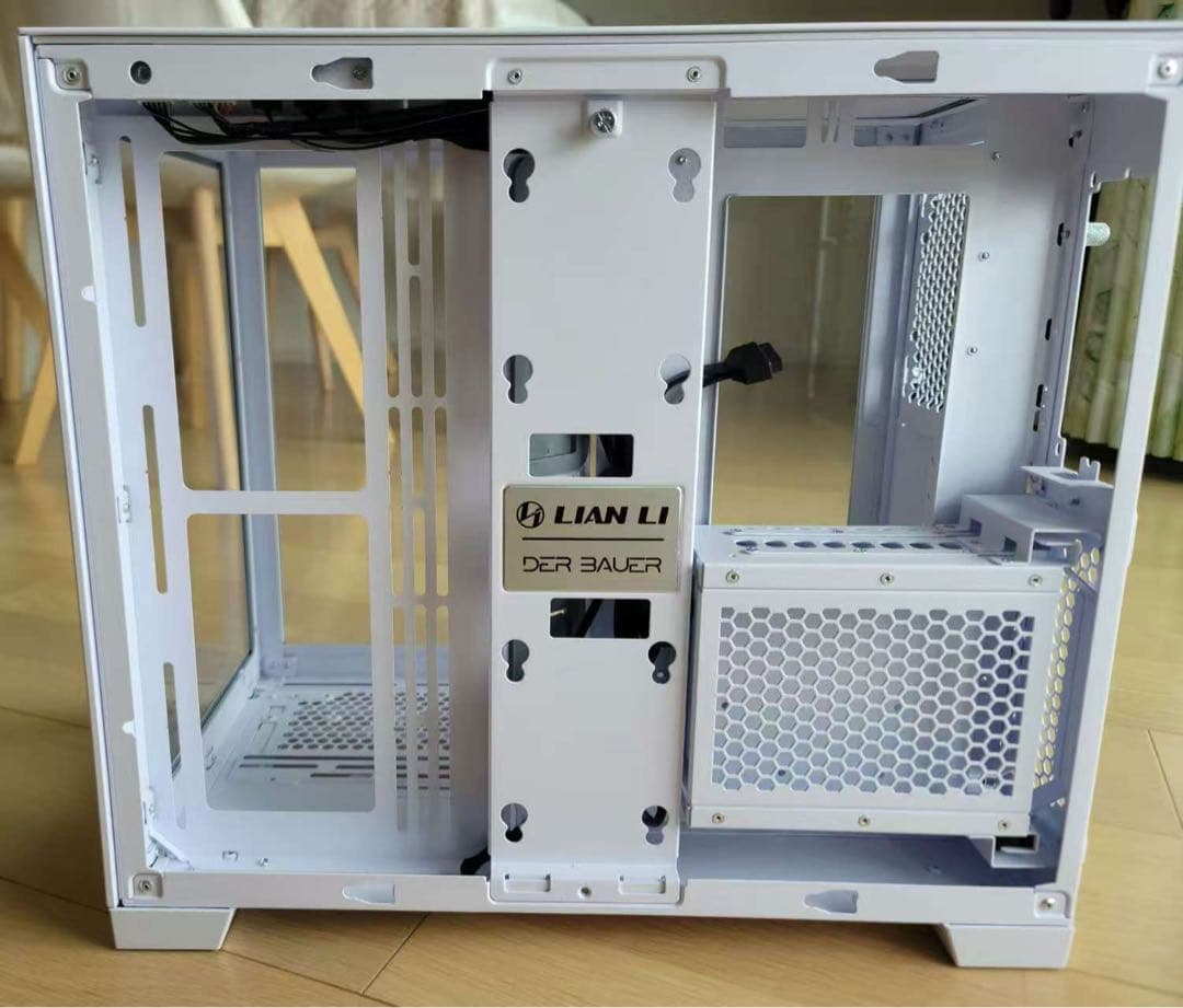 Lian Li DER BAUER ホワイト ATXケース
