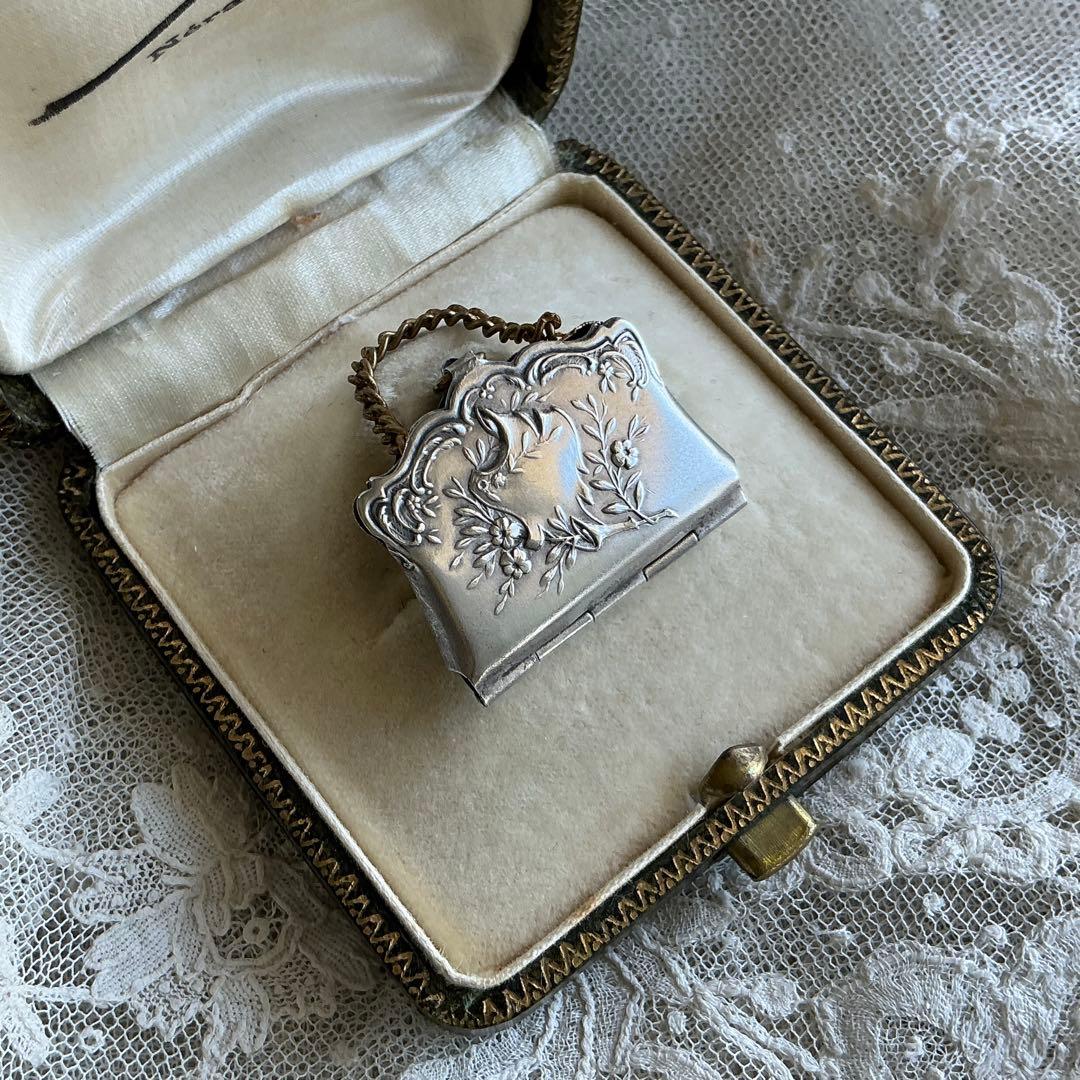 ８：フランス　アンティーク　ミニチュア　ハンドバッグ　シルバープレート　ドール