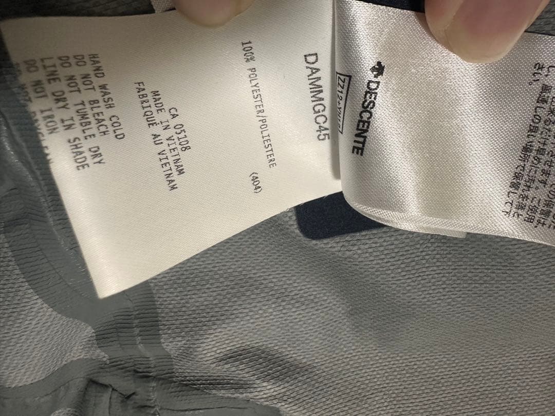 DESCENTE ALLTERRAIN のアクティブシェルジャケット　デサント