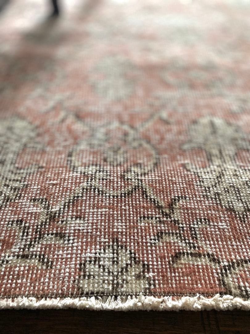 シャビーピーチ紋章柄　ヴィンテージラグ　トルコラグ