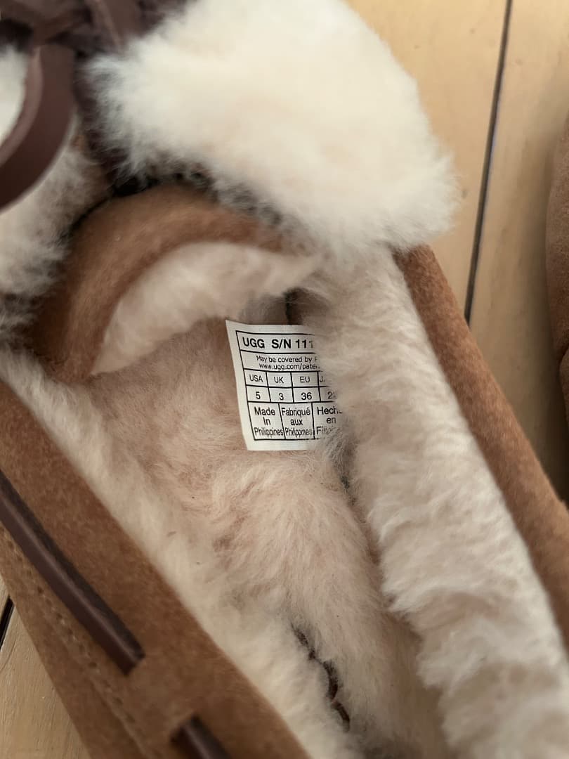 専用品　新品 UGGアンスレー モカシン スリッポン 22cm