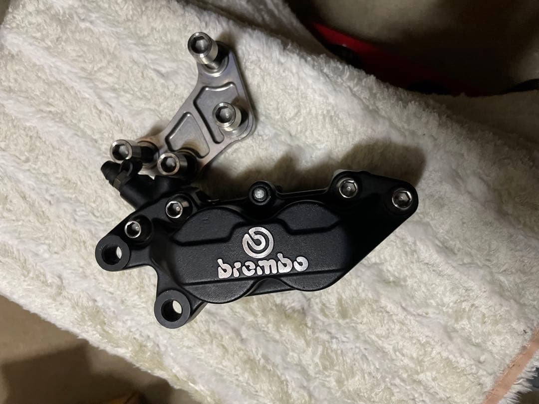 brembo ブラック フロントブレーキキャリパー
