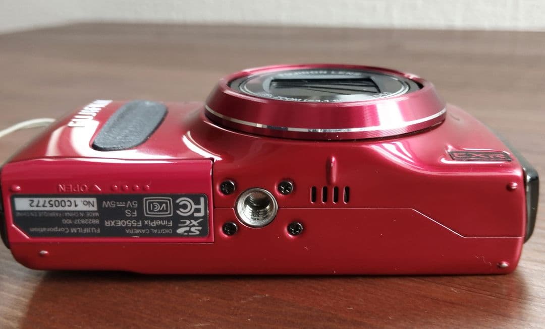 Fujifilm FinePix F550EXR レッド