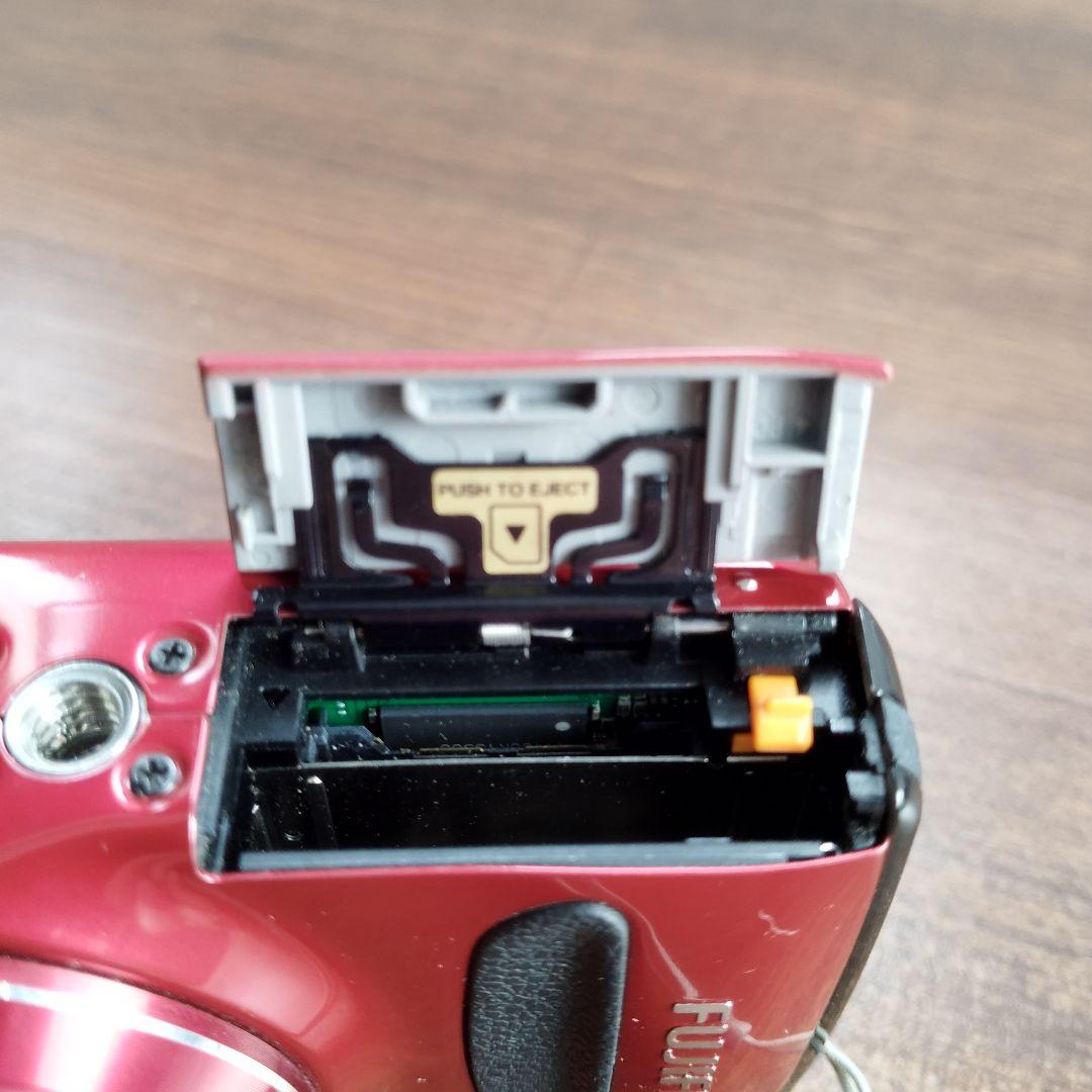 Fujifilm FinePix F550EXR レッド