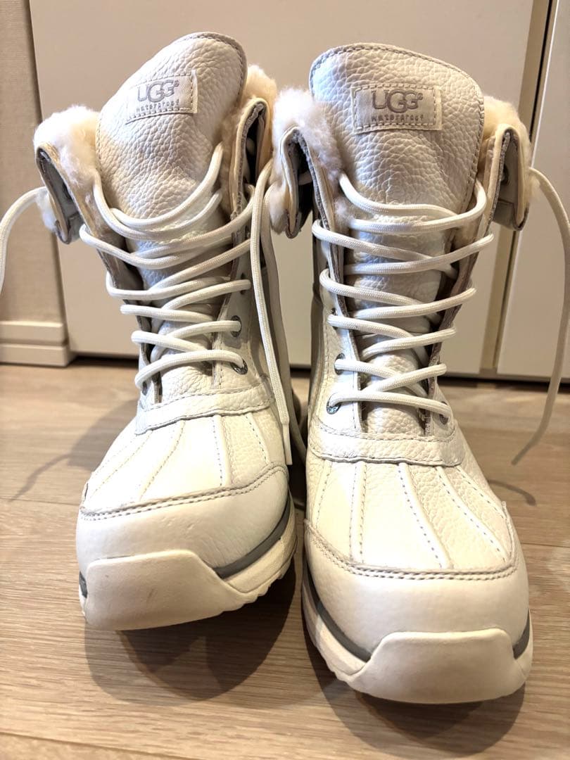 UGG ホワイト スノーレースアップブーツ USサイズ8(約25cm)