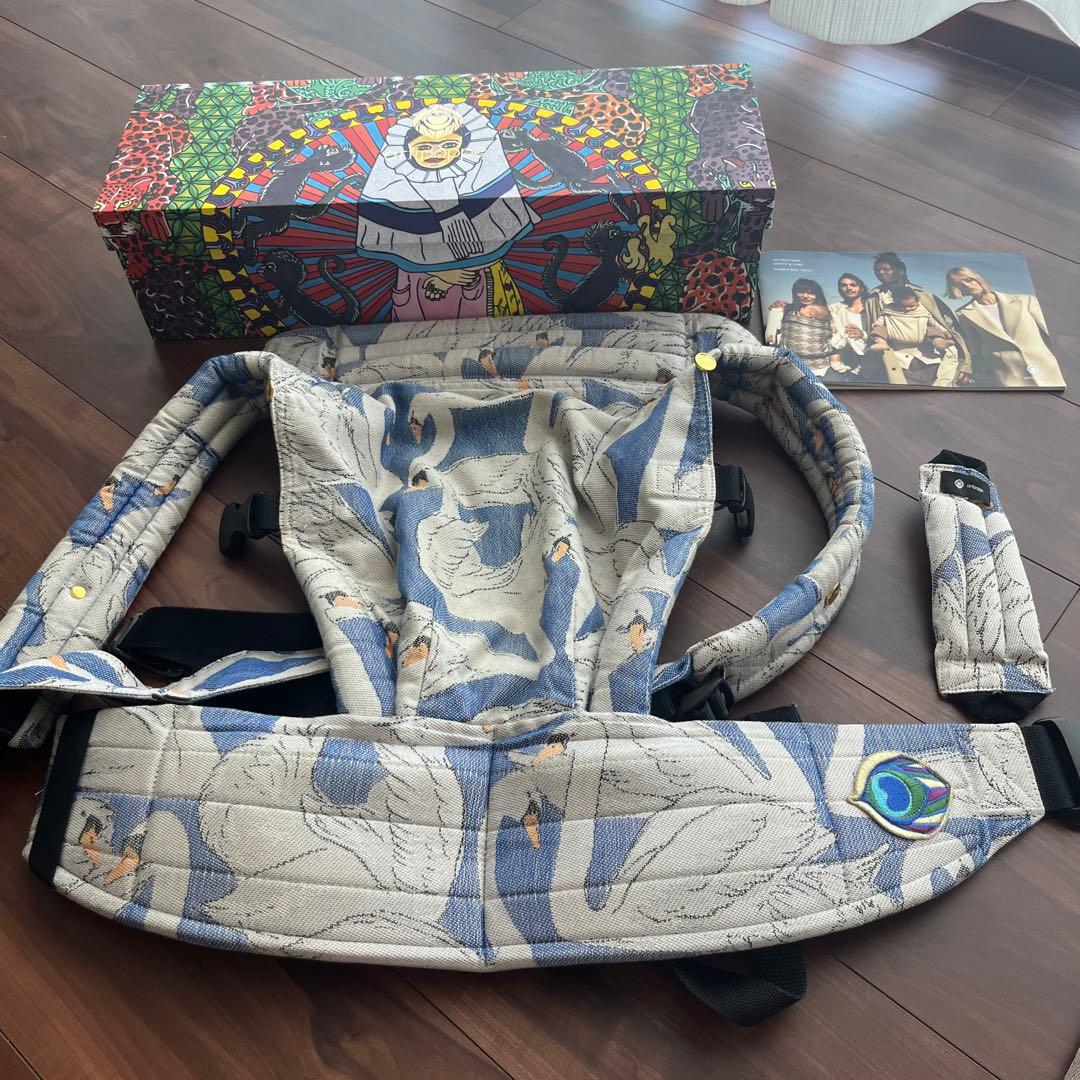 artipoppe抱っこ紐　白鳥柄　コットン