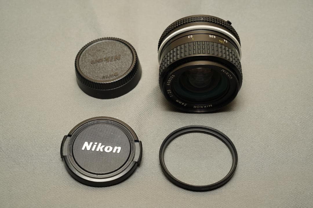 Nikon Nikkor 24mm f/2.8 レンズ