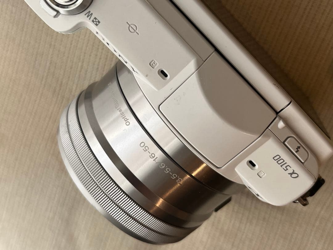 SONYソニーa5100 ILCE-5100USB充電可能ホワイトミラーレス一眼