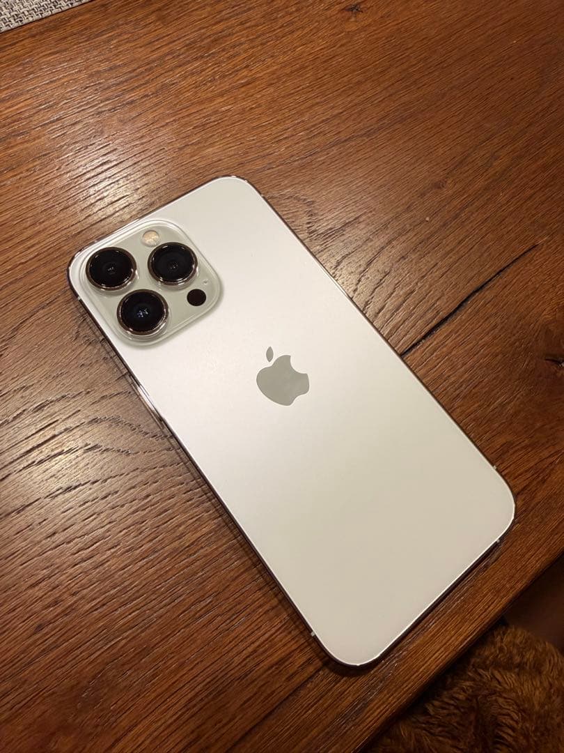 ZAHRA AMELIA　iPhone13pro 本体　SIMフリー