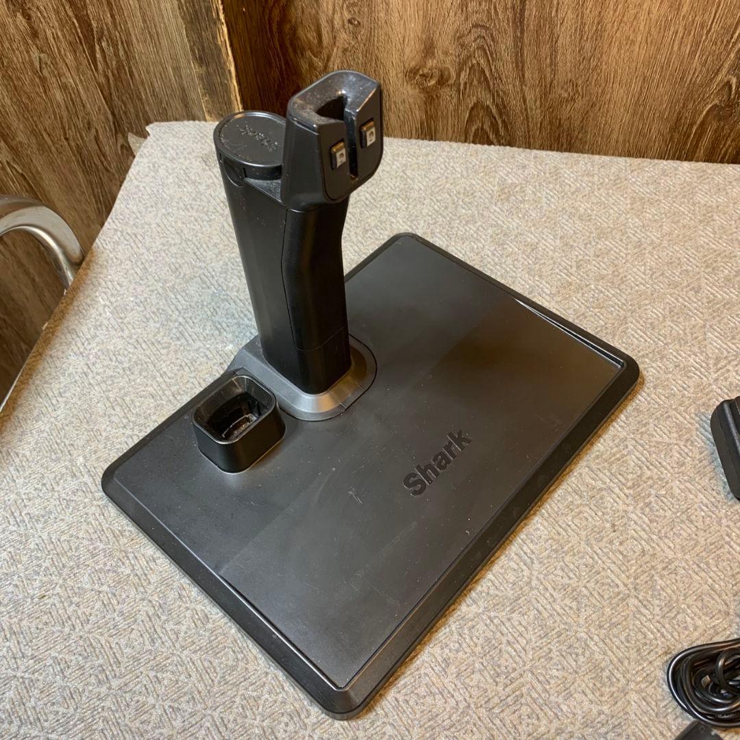 I072 Shark CS300JWH コードレスクリーナー 掃除機