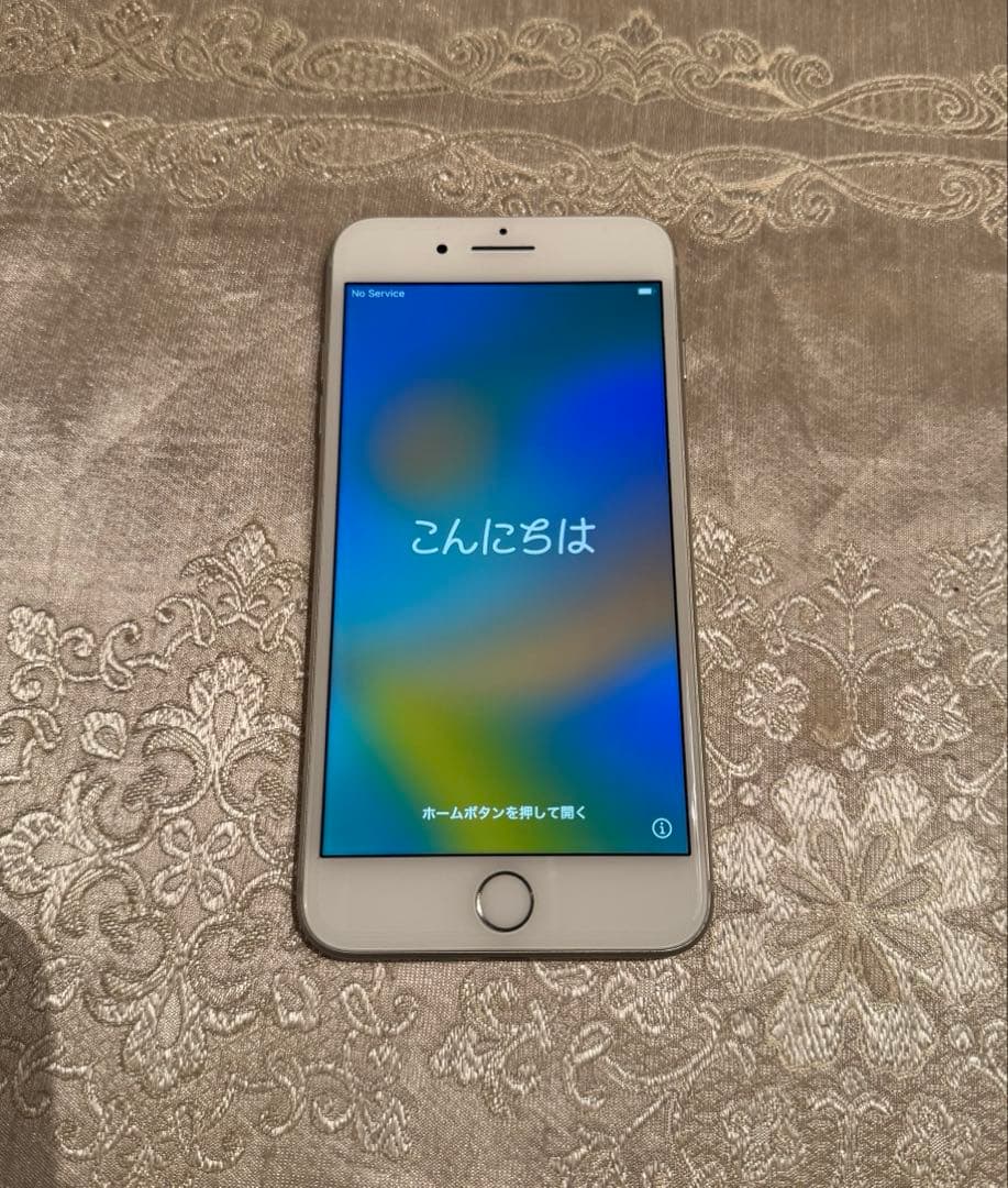 Apple iPhone 8 Plus 64Gb シルバー 5.5インチ 本体