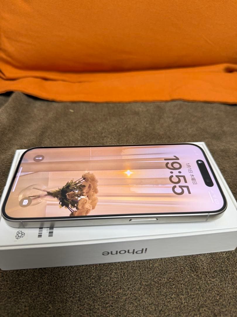 SIMフリー iPhone 15 Pro 256GB ホワイトチタニウム 美品