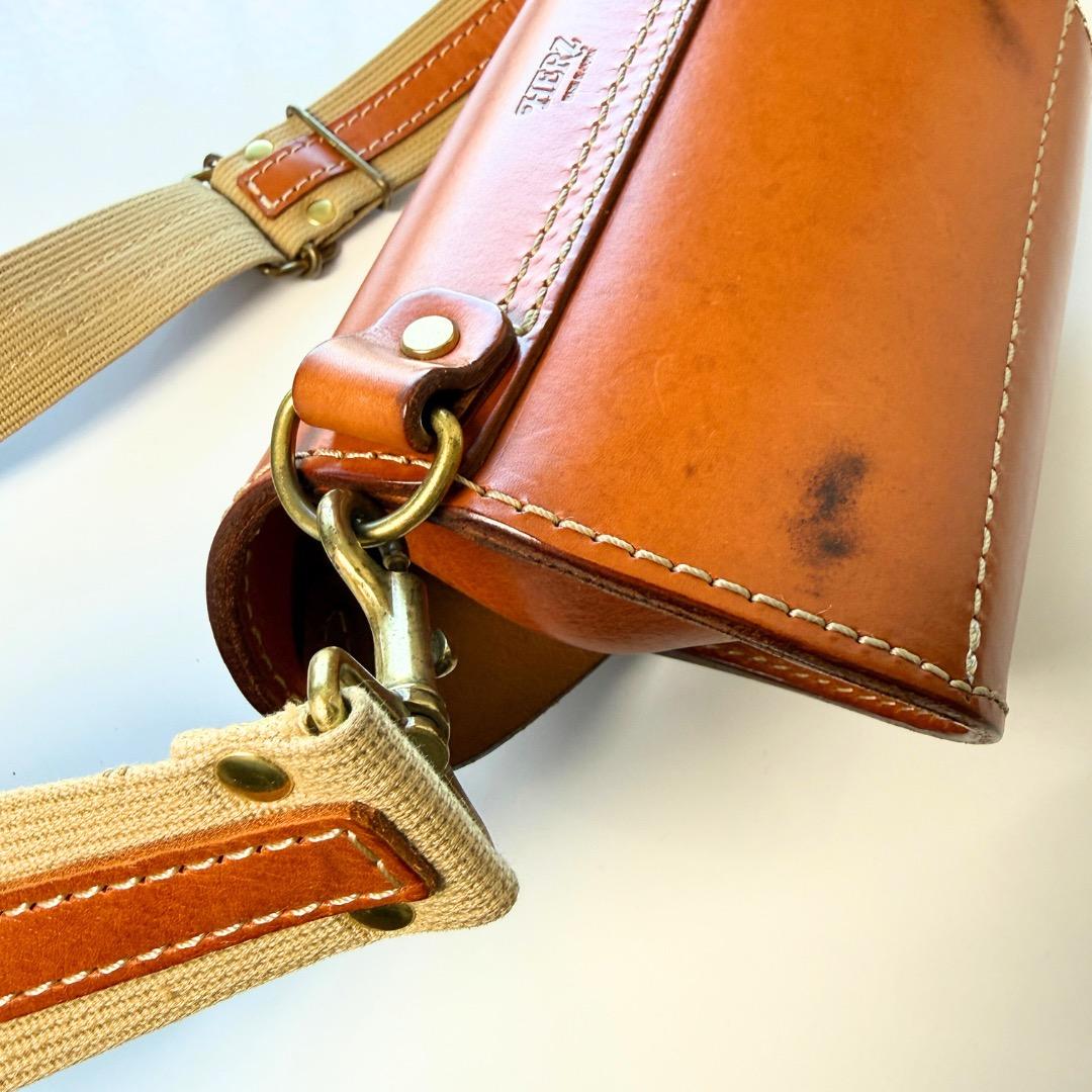 HERZ ヘルツ 3次元立体フォルム 2wayウエストボディバッグキャメル