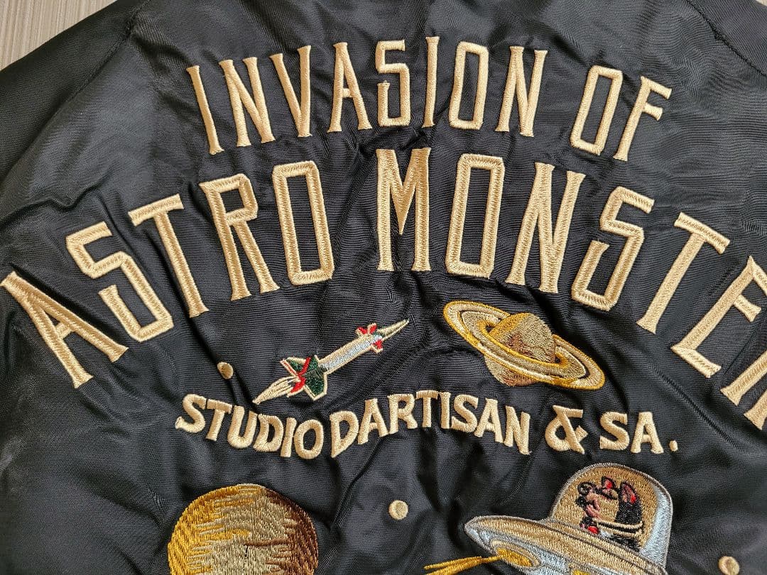 新品未使用 ダルチザン 限定 ゴジラvsキングギドラ コラボ刺繍ジャケット 42