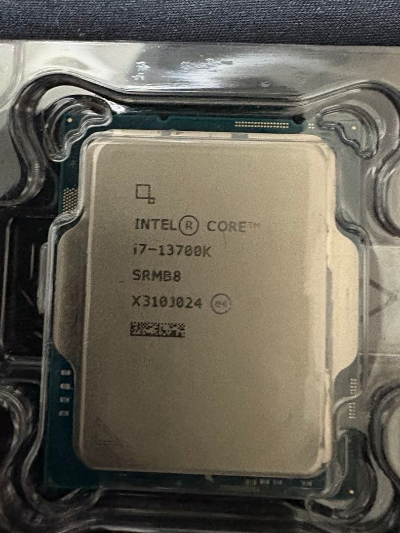 インテル Core i7-13700K プロセッサー