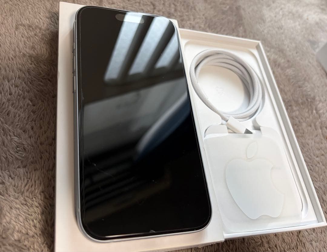 【美品】Apple iPhone 15 ブルー本体