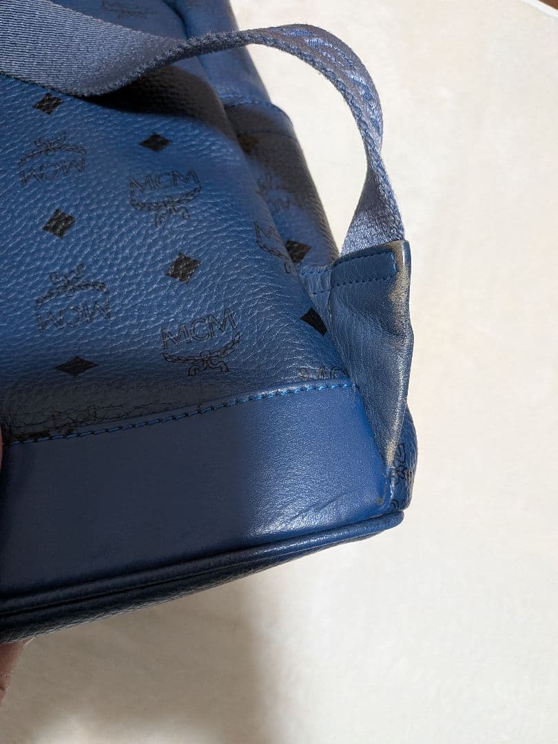 MCM スタッズ付きネイビーリュック　希少色