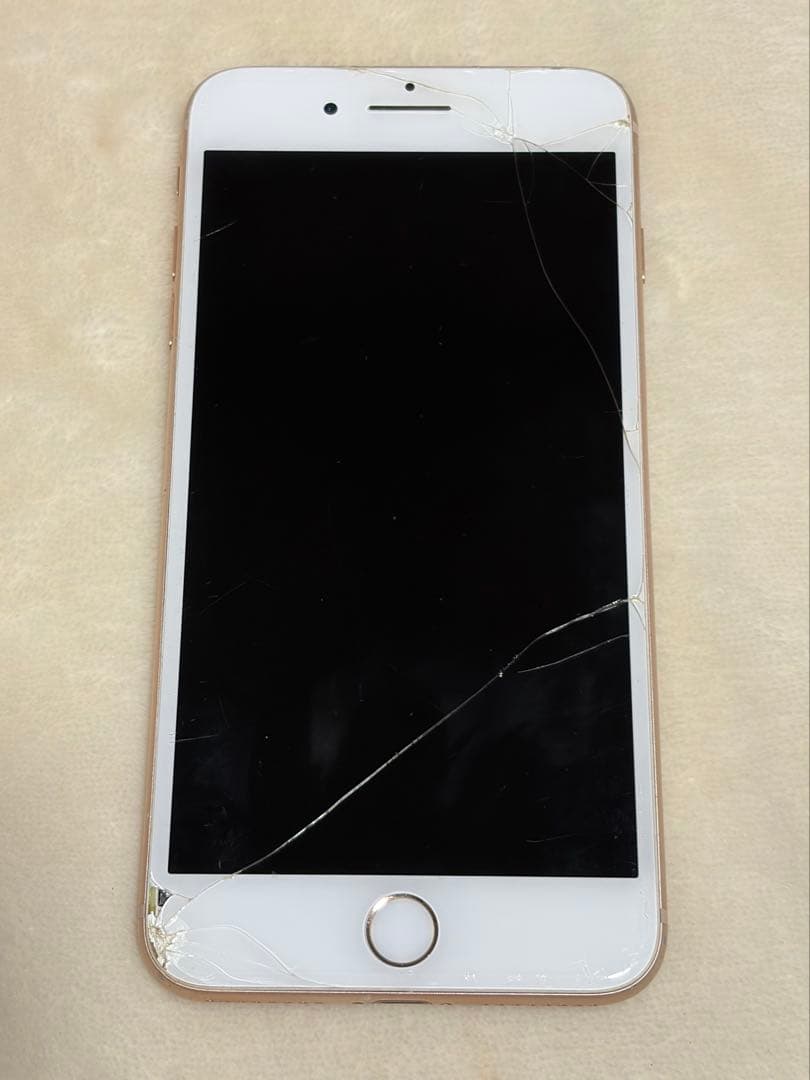 Apple iPhone 8 Plus 256GB 画面、背面割れあり