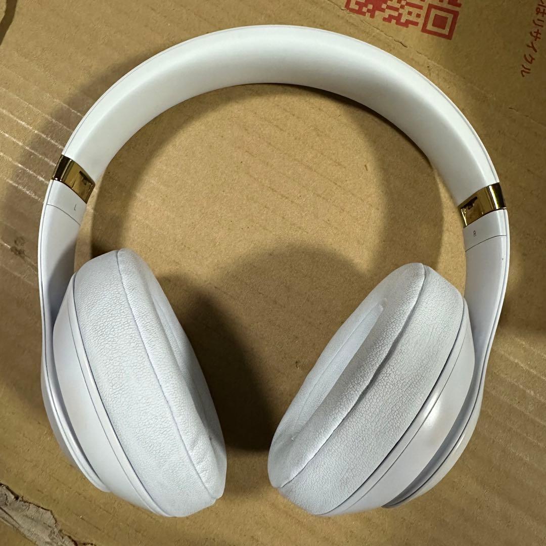 ヘッドホン BeatsStudio3 White