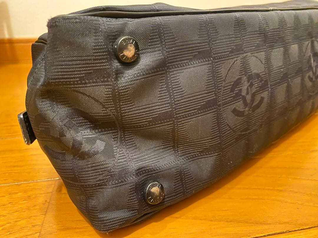 CHANELニュートラベルライン黒