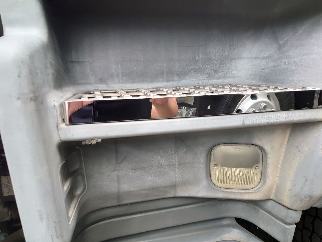 ニューギガ　アルミ縞板✕サイド鏡面、鱗ステン　ボルトナット付き