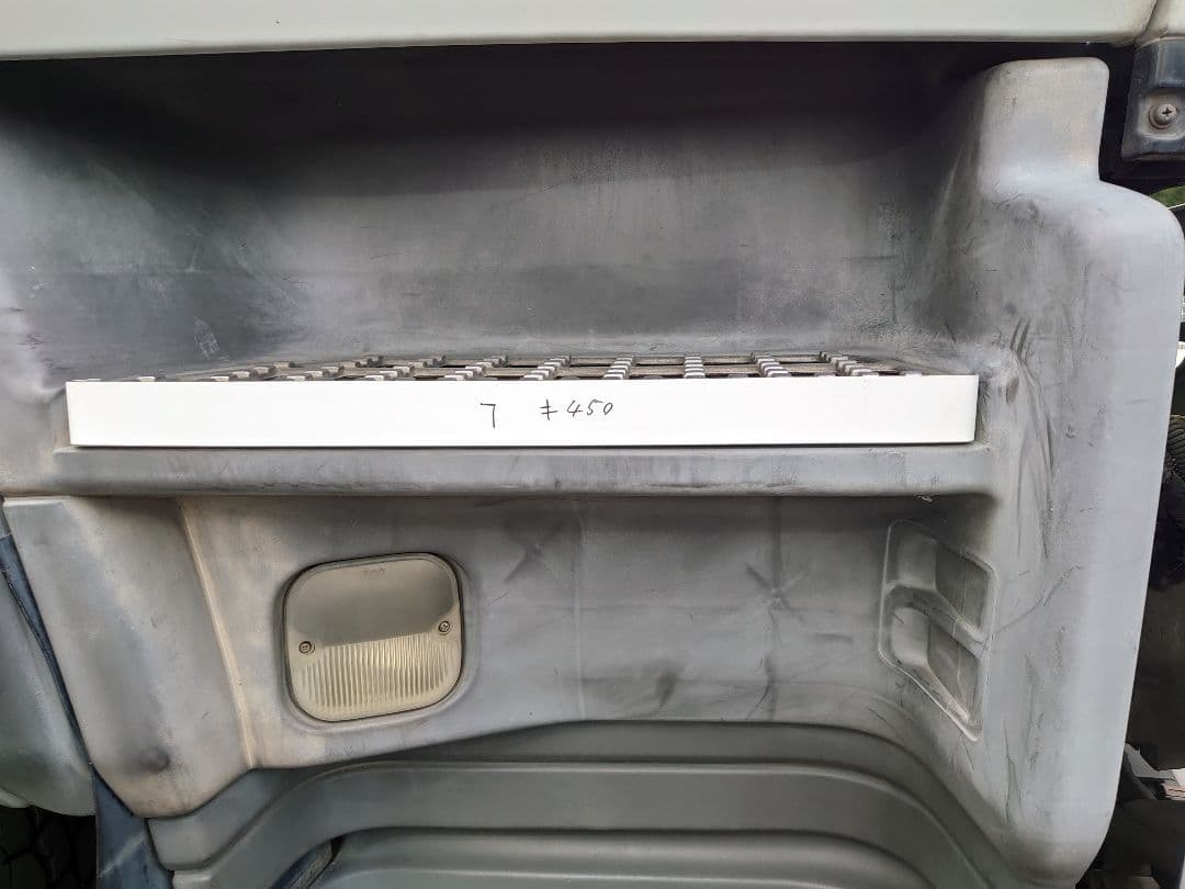 ニューギガ　アルミ縞板✕サイド鏡面、鱗ステン　ボルトナット付き