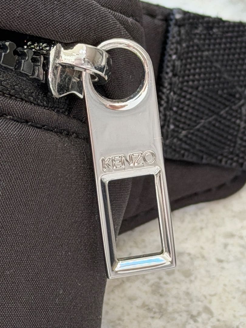 【極美品】KENZO ケンゾー ボディバッグ ウエストポーチ タイガー 刺繍 黒